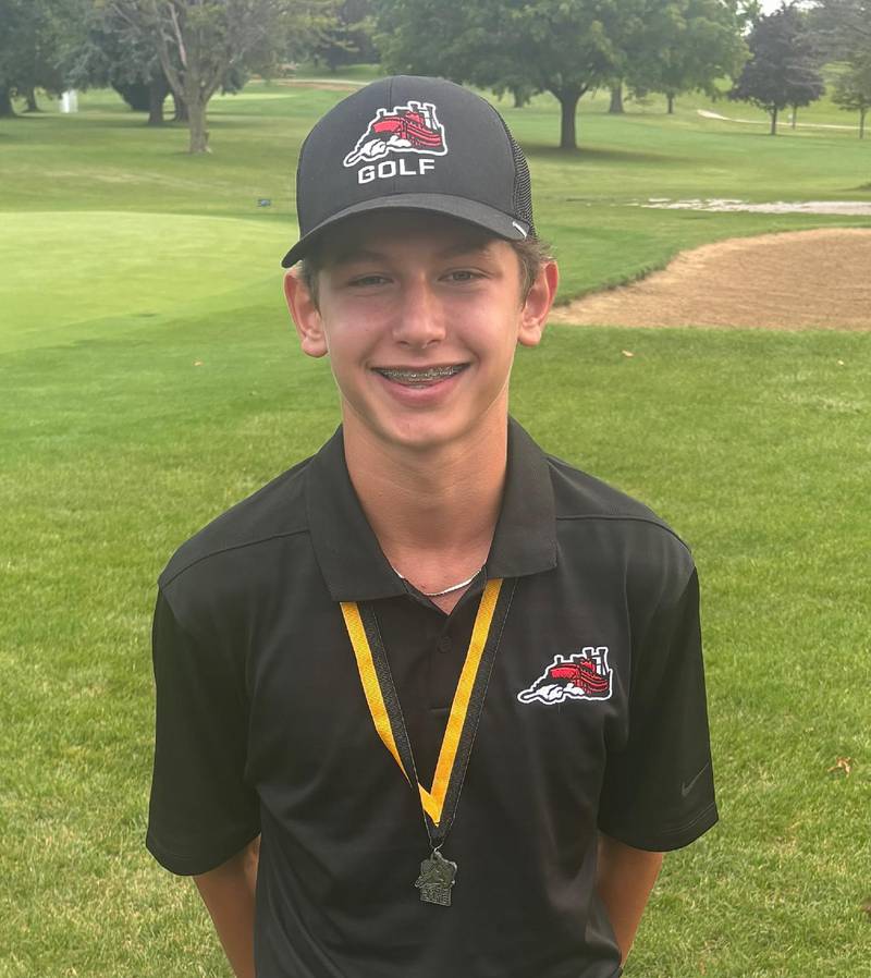 Fulton sophomore golfer Owen Van Zuiden