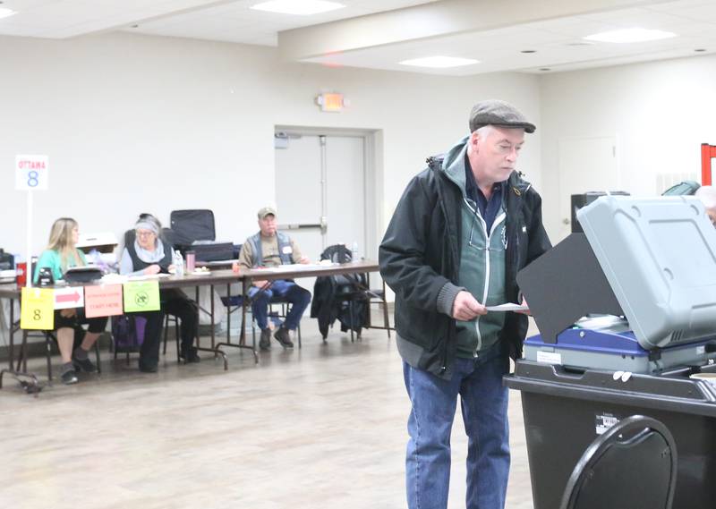 Dennis O'Shea casts his ballot on Tuesday, March 19, 2024 at the Knights of Columbus in Ottawa.