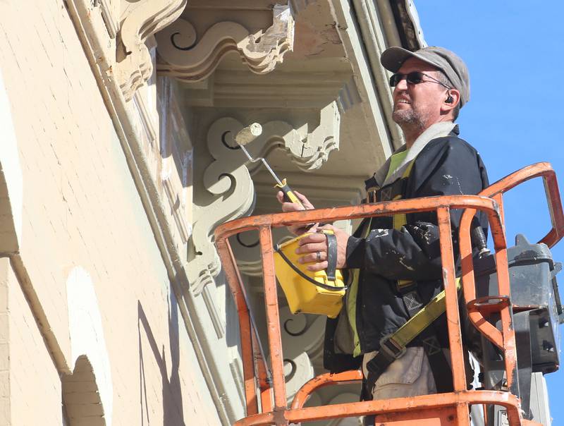 Dan Znaniecki of H&H Builders, applies a fresh coat of paint on the exterior of the Mendota Chamber of Commerce building on Monday, Oct. 27, 2025 downtown Mendota.