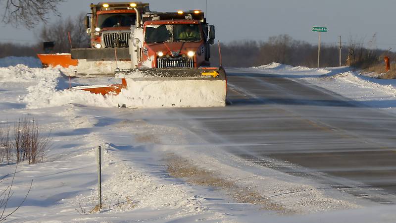 Blizzard warning in northern Illinois prompts school closures for Monday