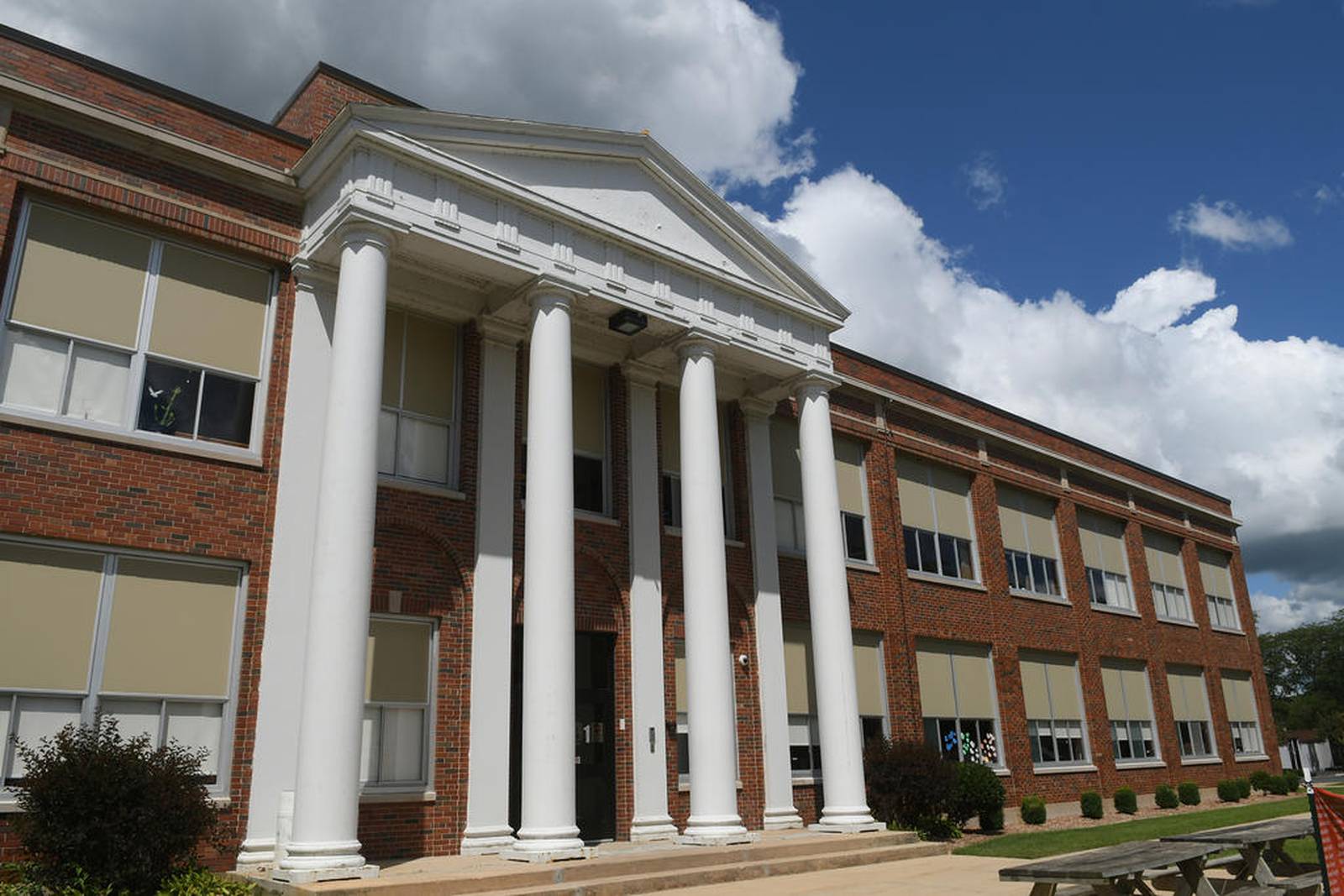 Oregon School District to close for 14 days because of COVID19