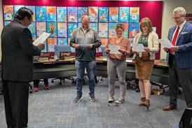 2 new board members take oath of office for Batavia School District 101