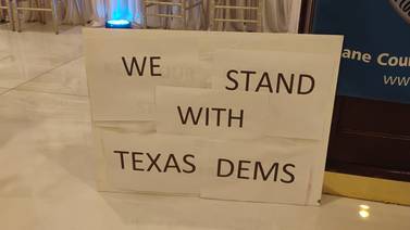 Kane County Democrats welcome Texas lawmakers who fled to Illinois