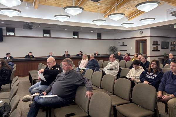 Neighbors oppose gas station, strip mall plan in Lake in the Hills