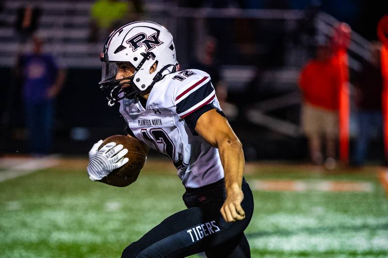 Plainfiled North's Cole Svar runs the ball during a game against Romeoville on Friday Sept. 19, 2025 at Romeoville High School