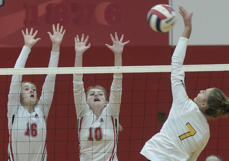 Streator’s Devin Elias (16) and Bella Dean (10) team up to set a block on Herscher’s Isabell Mendell during the first set Tuesday, Sept. 20, 2022, in Streator.