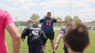 Josh Gesky, former Manteno star, Illinois lineman, hosts football camp
