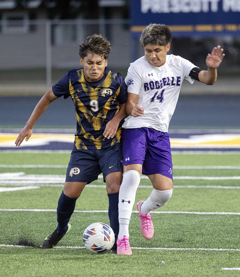 Sterling’s Mauricio Herrera fights for the ball against Rochelle’s Antonio Hueramo Thursday, Sept. 4, 2025.