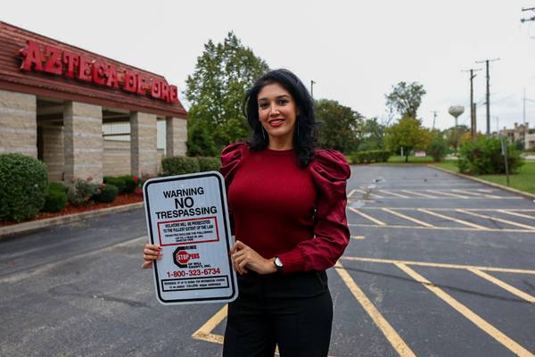 ICE agents comply when Joliet business owner asks them to leave