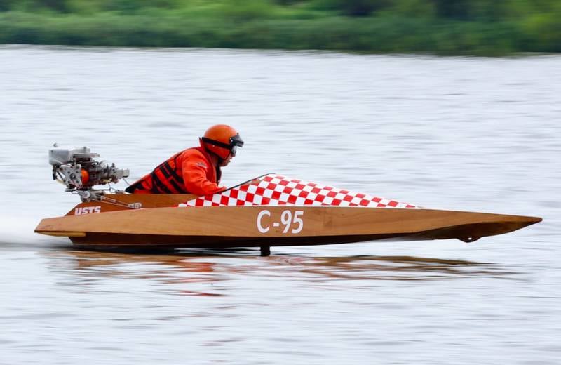 Nick Ingalls of Bakersfield, Calif., races during the APBA Pro National Boat Races on Sunday, July 27, 2025 in DePue.