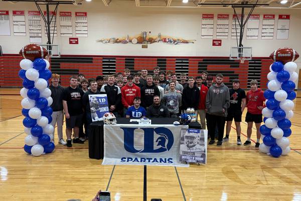 Forreston’s Loomis signs to play football at University of Dubuque