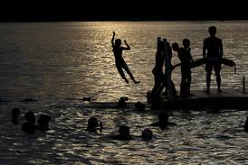 Crystal Lake Main Beach remains closed Tuesday for 6th straight day; splash pad closed 
