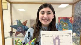Putnam County High School student receives art show award