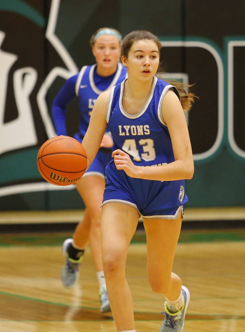 Lyons' Emma O'Brien (43) dribbles the ball during the girls varsity basketball game between Lyons Township and York high schools on Friday, Dec. 16, 2022 in Elmhurst, IL.