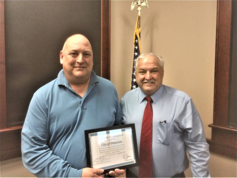 Accepting the IMUA First Place Safety Recognition Award from IMEA/IMUA/IPEA President & CEO Kevin Gaden (far right) is City of Princeton Electric & Telecommunications Superintendent Jeff Mangrich (left)
