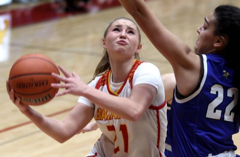 Batavia’s Kylee Gehrt (left) goes up for a shot past Geneva’s Leah Palmer during a game at Batavia on Friday, Dec. 16, 2022.