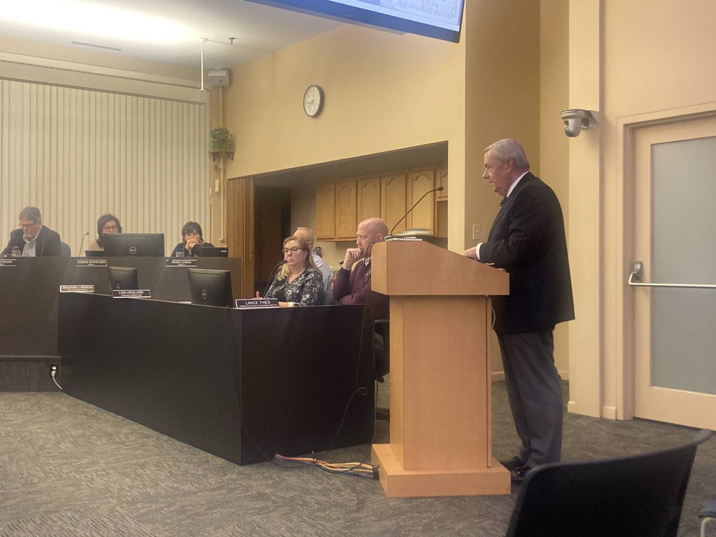 Jim Purinton of Jancko Group presents the developer's latest proposal for the Lockport Square property to the committee of the whole.