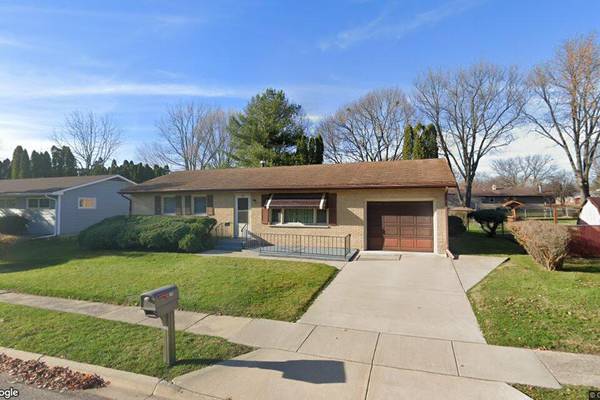 Single-family home sells in Rochelle for $215,000