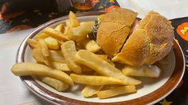 Mystery Diner in La Salle: A Cheeseburger in Paradise tempts at 9th Street Pub