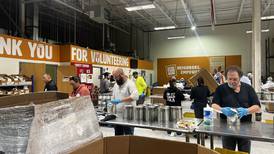Hollywood Casino Joliet workers give Thanksgiving help
