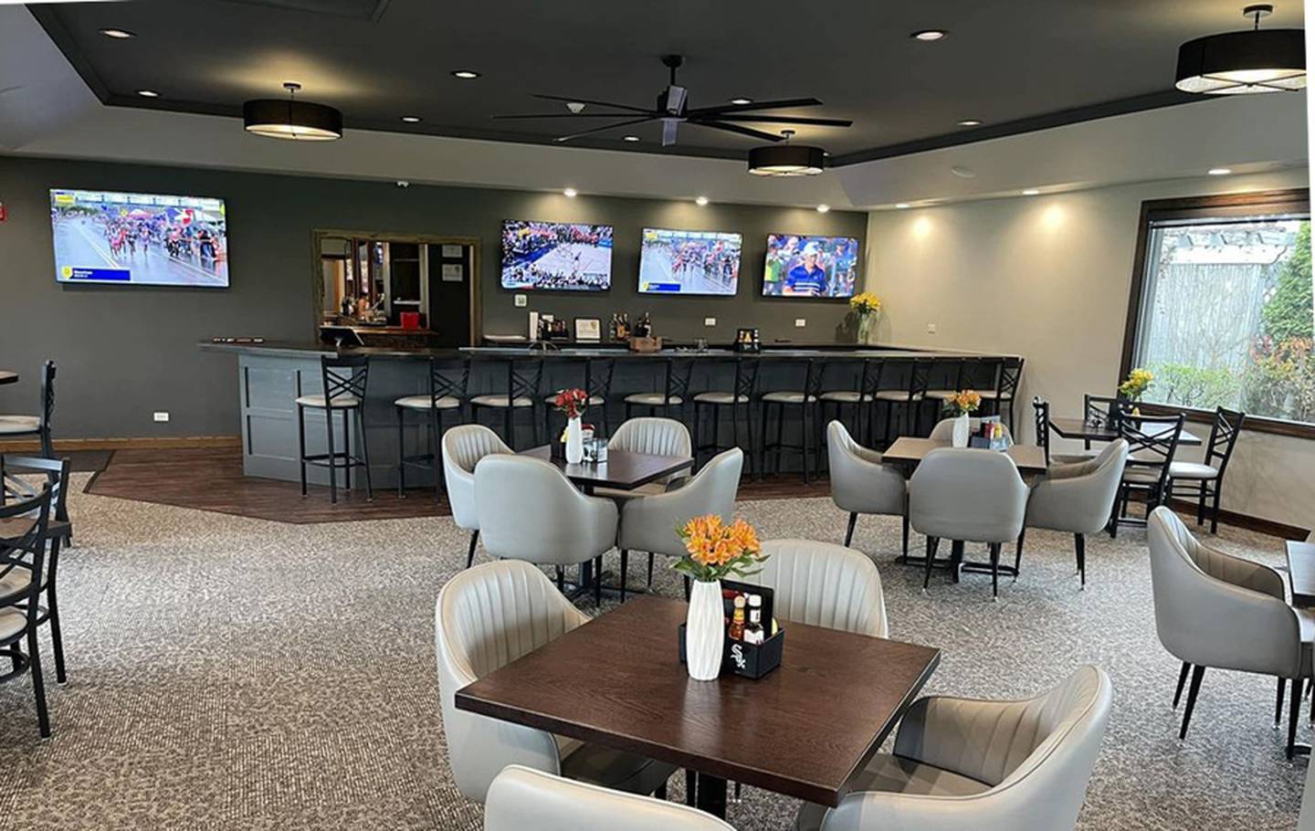 With entertainment featuring the likes of Good Clean Fun, live music is an appealing draw at The Oaks Grill, recently renovated and now sporting an expansive patio.