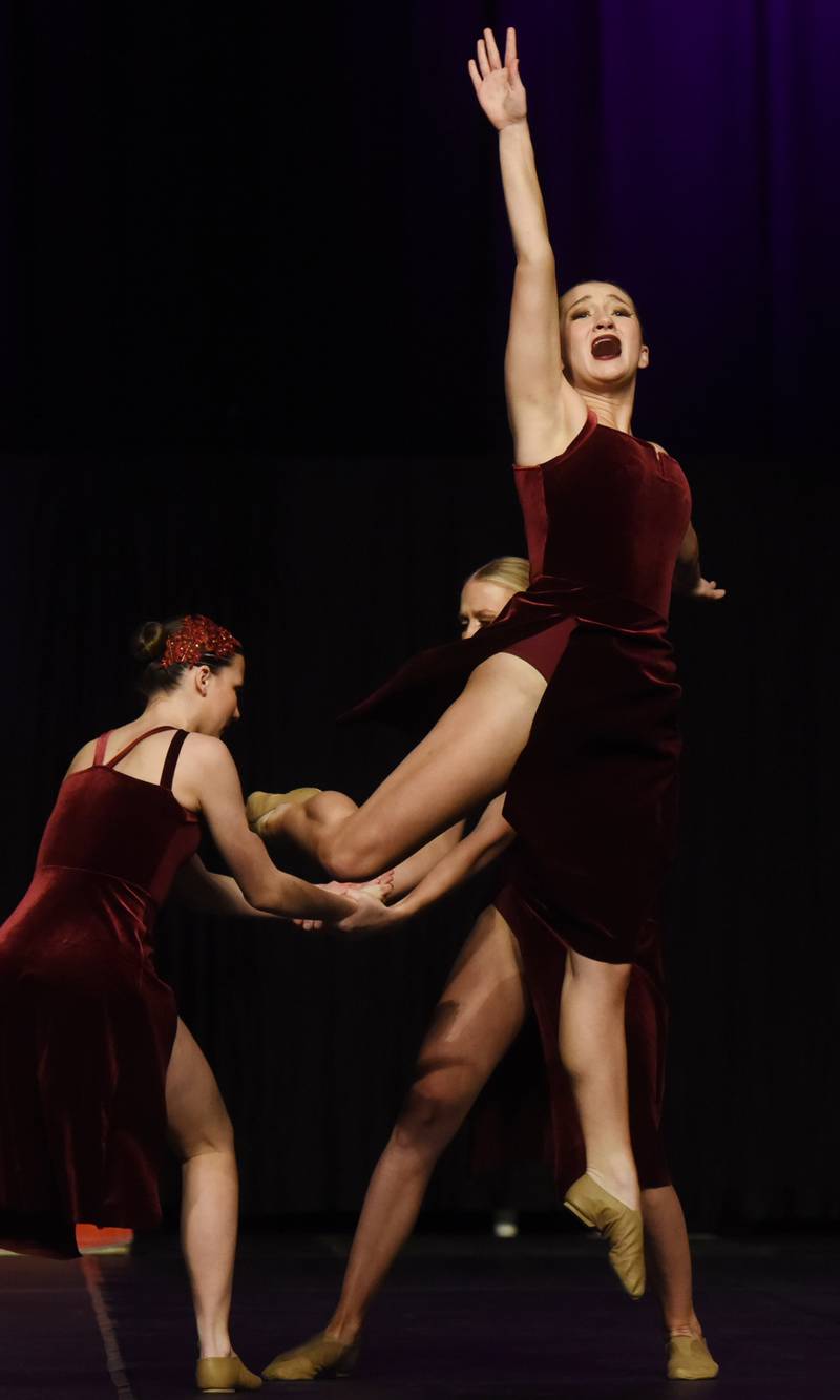 Joe Lewnard/jlewnard@dailyherald.com
Minooka performs during the Class 3A Competitive Dance finals at Grossinger Motors Arena in Bloomington Saturday.