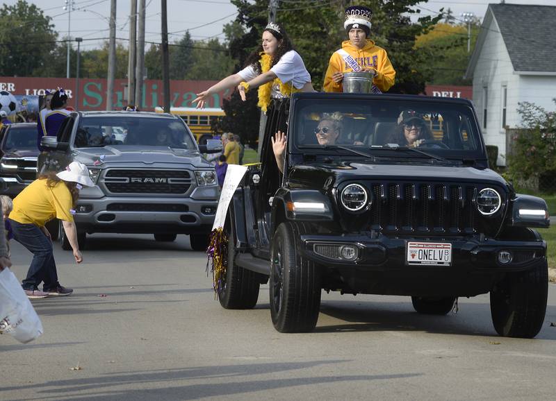 Mendota High School Homecoming King David Garcia and Queen Emma Schultz toss candy along the parade route on Wisconsin Street, Thursday, Oct. 6, 2022, during the school’s homecoming parade.