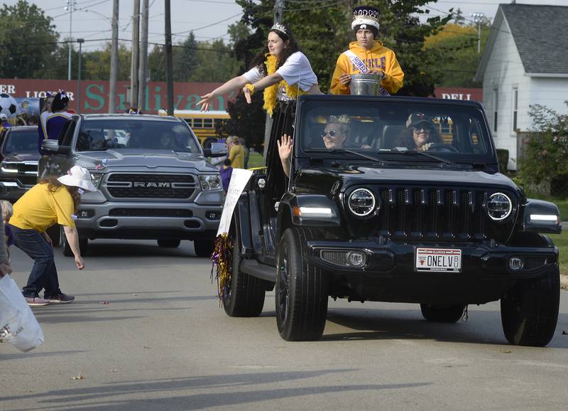 Mendota High School Homecoming King David Garcia and Queen Emma Schultz toss candy along the parade route on Wisconsin Street, Thursday, Oct. 6, 2022, during the school’s homecoming parade.