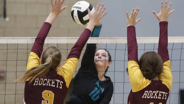 Photos: Richmond-Burton vs. Woodstock North in a KRC girls volleyball matchup 