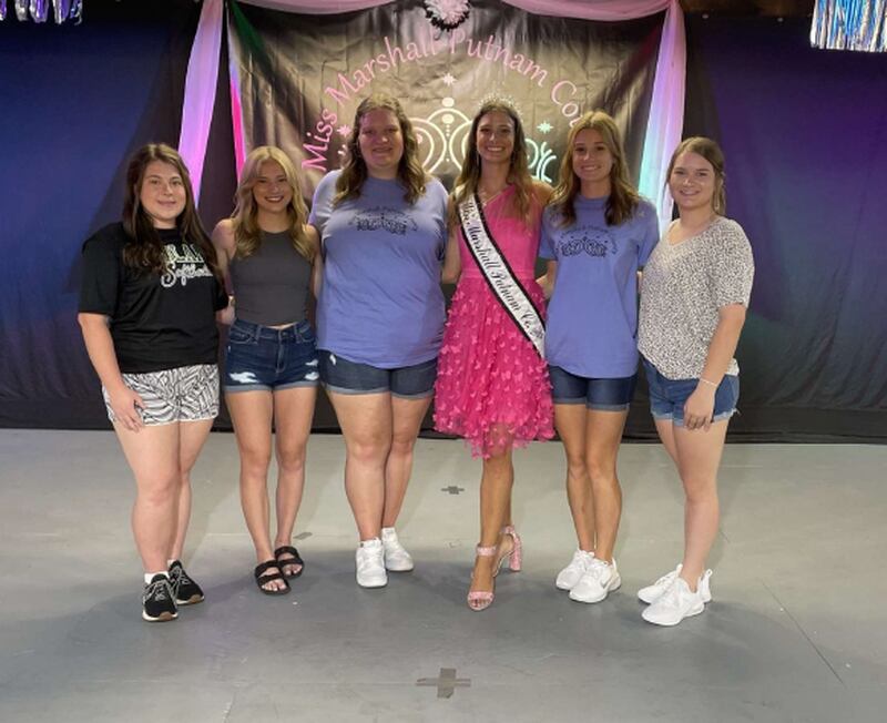 (From left) Lily Leach, Mikayla Frawley, Isabella Gaspardo, 2023 Miss Nadia Kessling, Daphney Kessling and Kayla Shafer