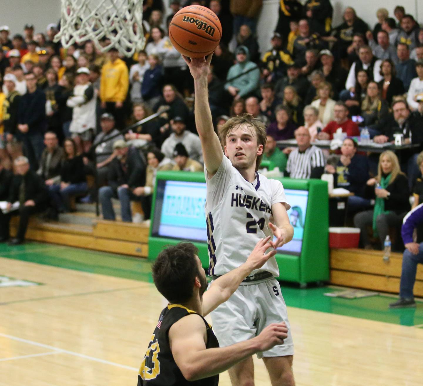 Serena's Camden Figgins (24) shoots over Putnam County's Jackson McDonald during the Class 1A Dwight Regional championship game Friday, Feb. 24, 2023, at Dwight High School.