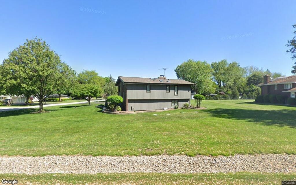 Sale closed in Lemont: $600,000 for a single-family home