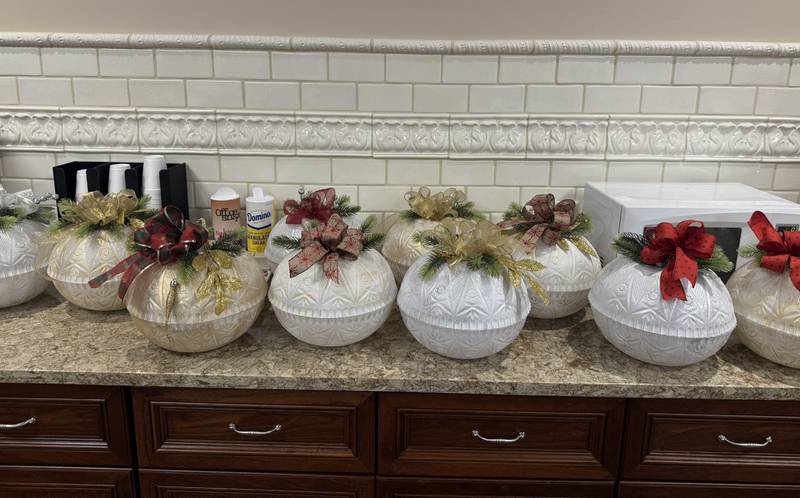 Lightways Hospice Guild members created these centerpieces for its annual 36th annual “Puttin’ on the Glitz” fundraiser on Nov. 2.