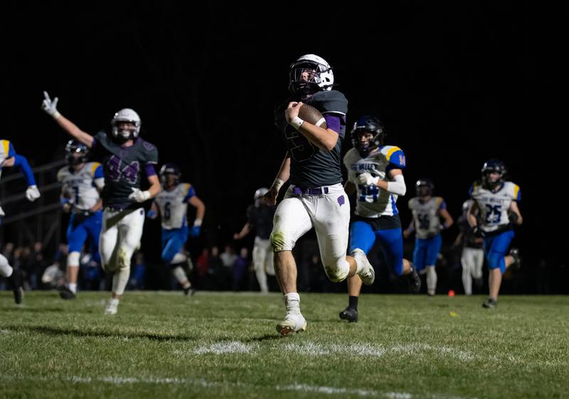 Wilmington's Ryan Kettman runs for a touchdown during the Wildcats' 49-7 victory over Tri-Valley in the quarterfinal game on Saturday, Nov. 15, 2025.