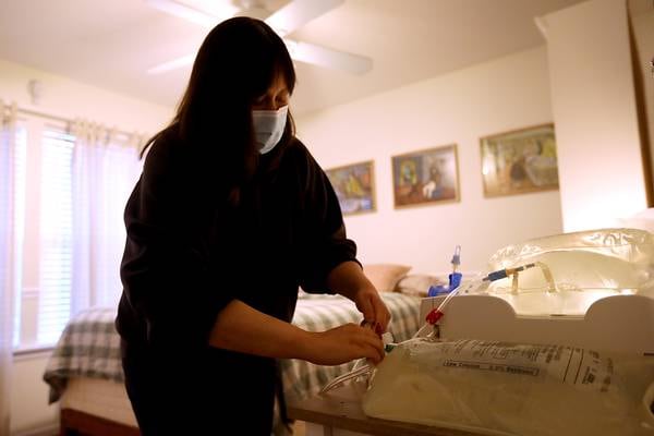 Young, healthy Lakemoor woman kidney failure. Now she’s on daily dialysis and looking for organ donor