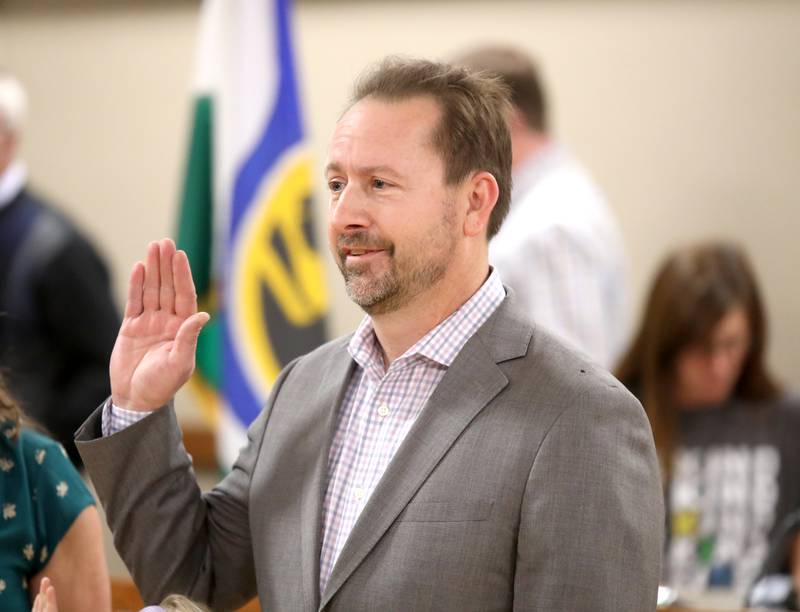 William Malecki is sworn in to fill the vacant 5th Ward aldermanic seat on the Geneva City Council.