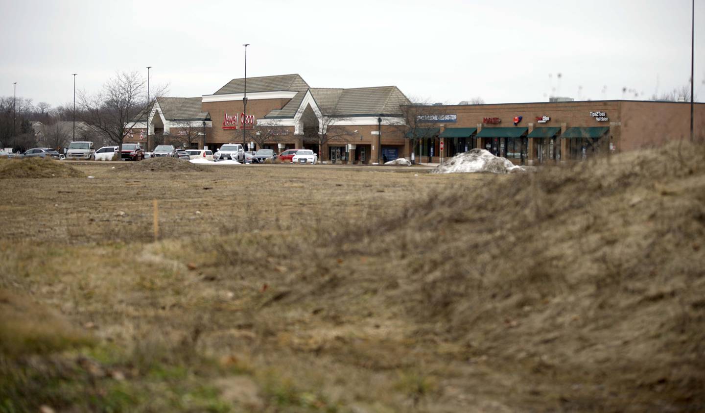 St. Charles officials are expected to review plans this spring for a four-building development at the northeast intersection of Kirk Road and Main Street/Route 64. The developer hopes to bring a mix of restaurant and entertainment uses to about 8 acres of vacant land just south of the Jewel strip mall.