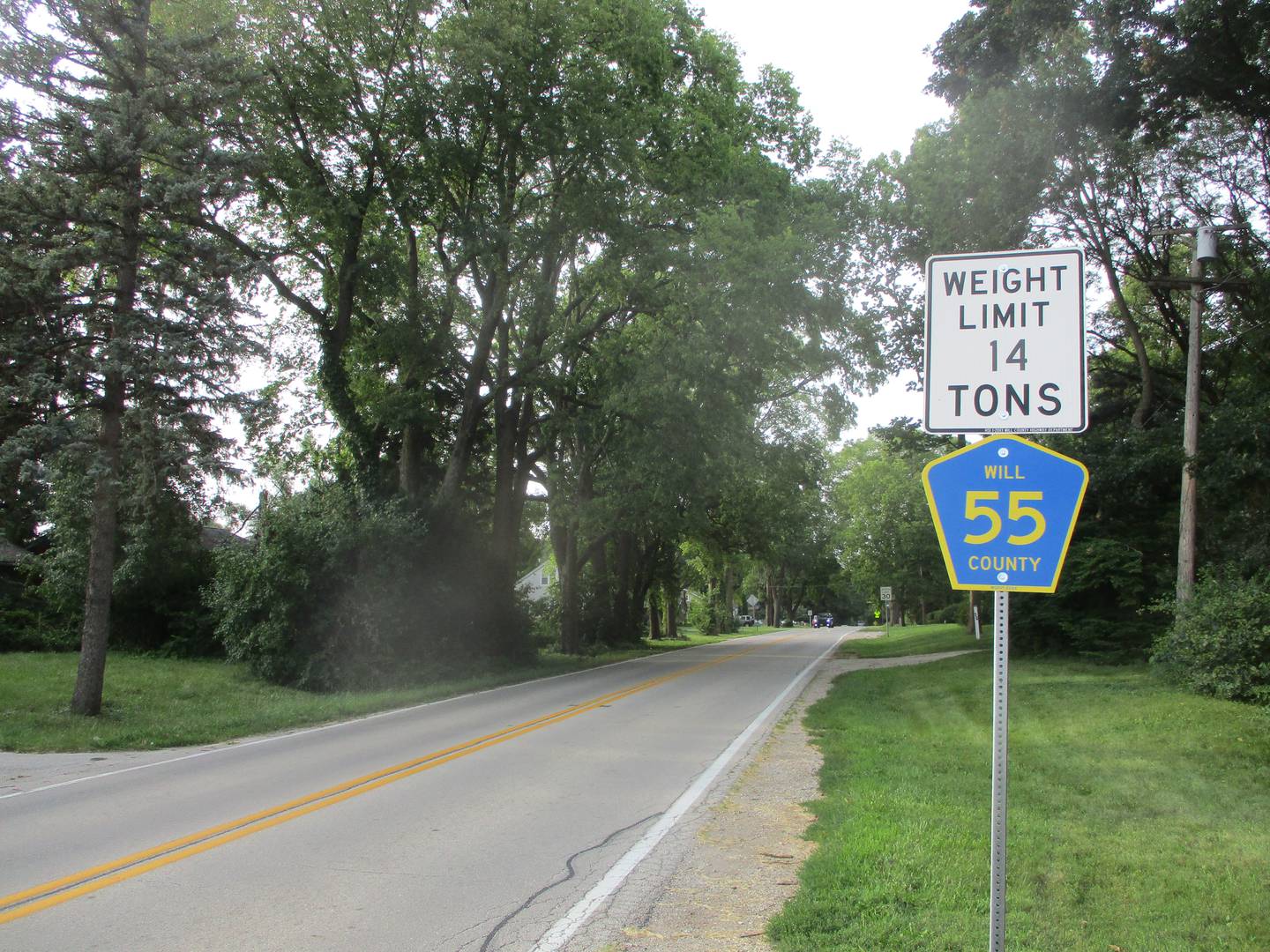 A sign notes the weight limit on a residential section of Cherry Hill Road north of Washington Street. July 30, 2024