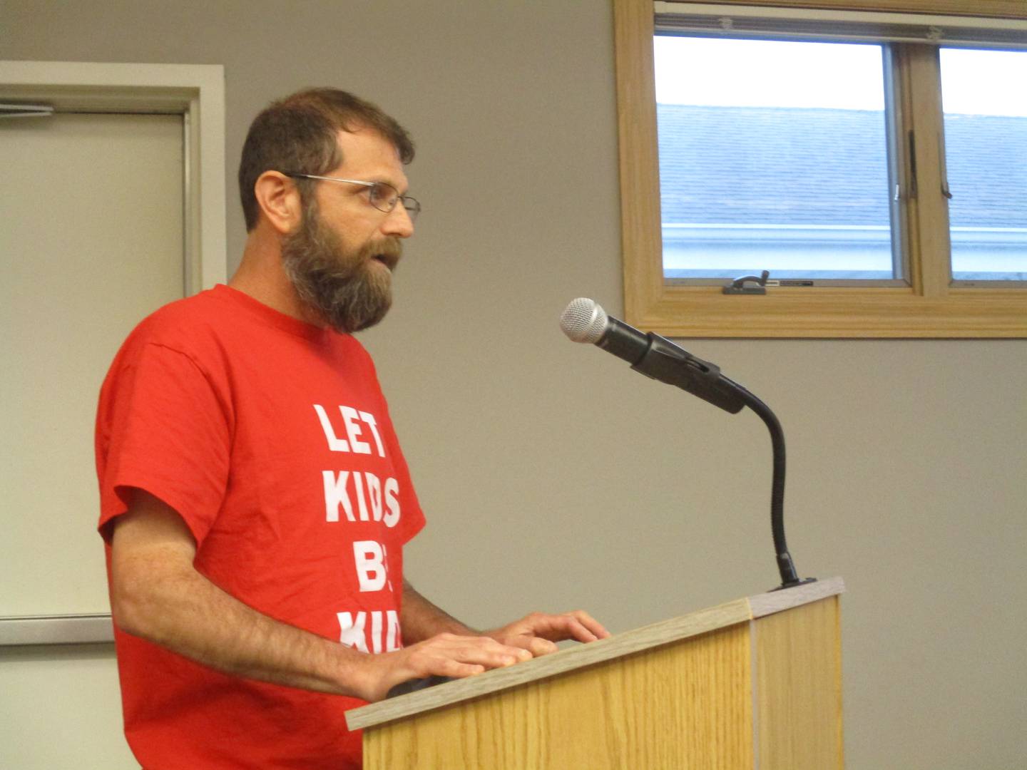 Mike Krempski speaks at the Aug. 23, 2022 Yorkville City Council meeting.