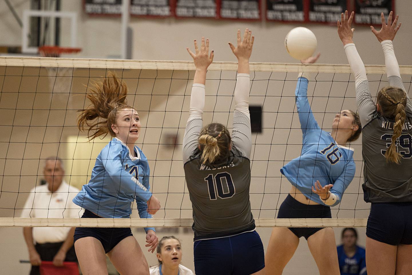 Ottawa Marquette’s Maera Jimenez (left) and Eva McCallum work the net in game one of the Crusader’s sectional semifinal Monday, Oct. 31, 2022 against River Ridge.