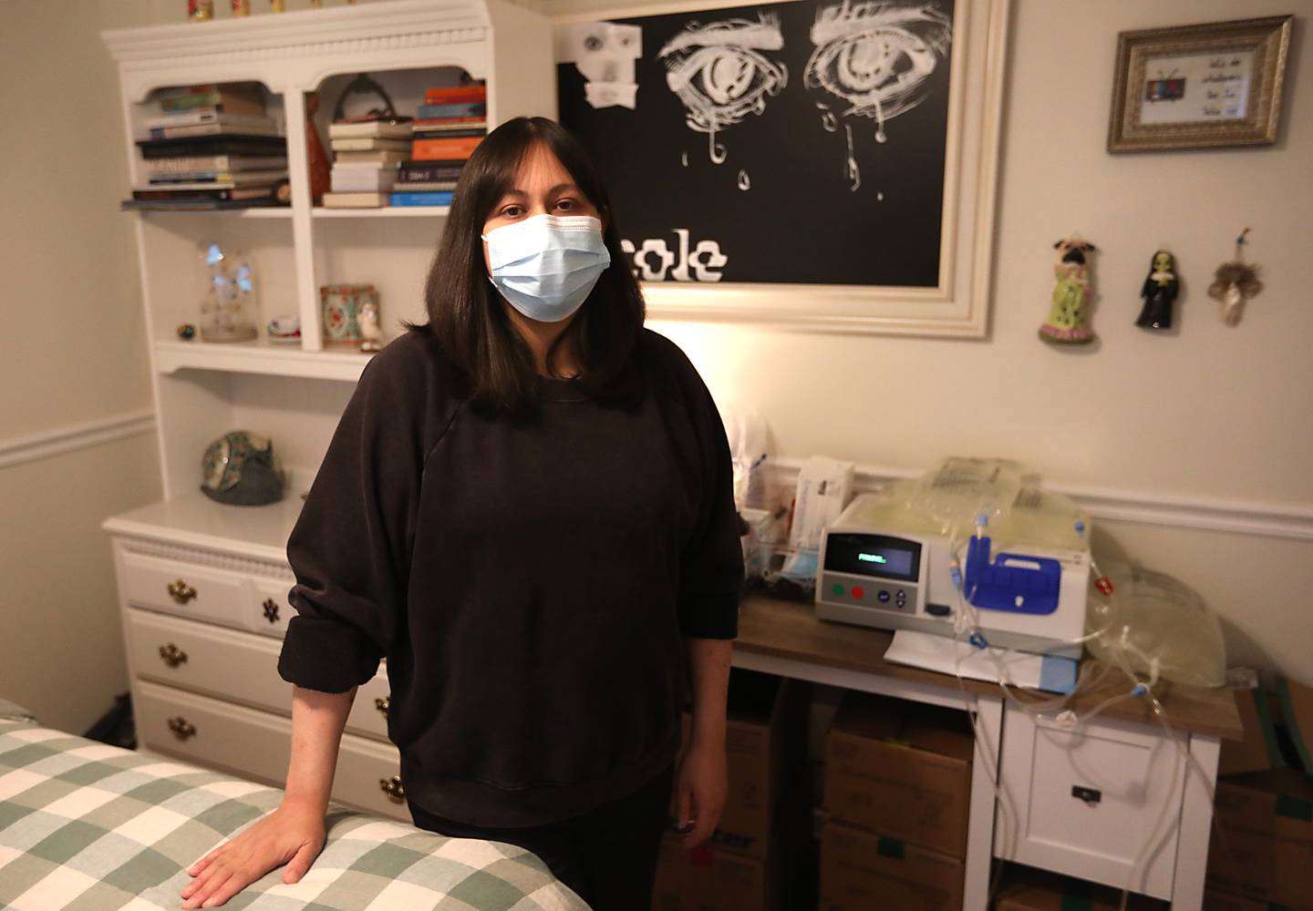 Nicole Leonard, 32, of Lakemoor, hooks herself up to a Peritoneal dialysis machine on Thursday, Aug. 14, 2025 at her home in Lakemoor. She  was diagnosed with kidney disease in 2022 and has created a website and flyers in an attempt to find a living kidney donor.