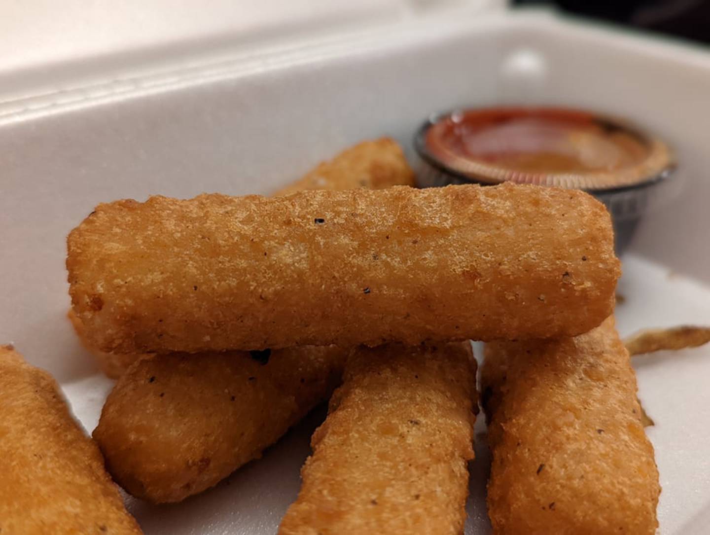 The cheese sticks from Skooters RoadHouse in Shorewood were served crisp on the outside, soft on the inside and warm throughout.