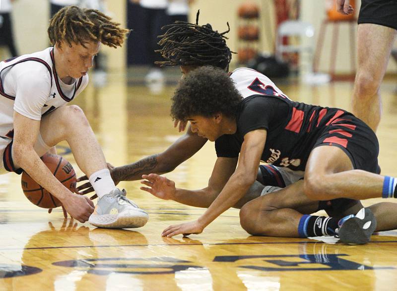 Saint Viator’s Henry Marshall tries to control the ball as Benet Academy’s Brayden Fagbemi and Viator’s Dayvion Ellis reach for it from the floor in a boys basketball game in Arlington Heights on Tuesday, January 17, 2023.
