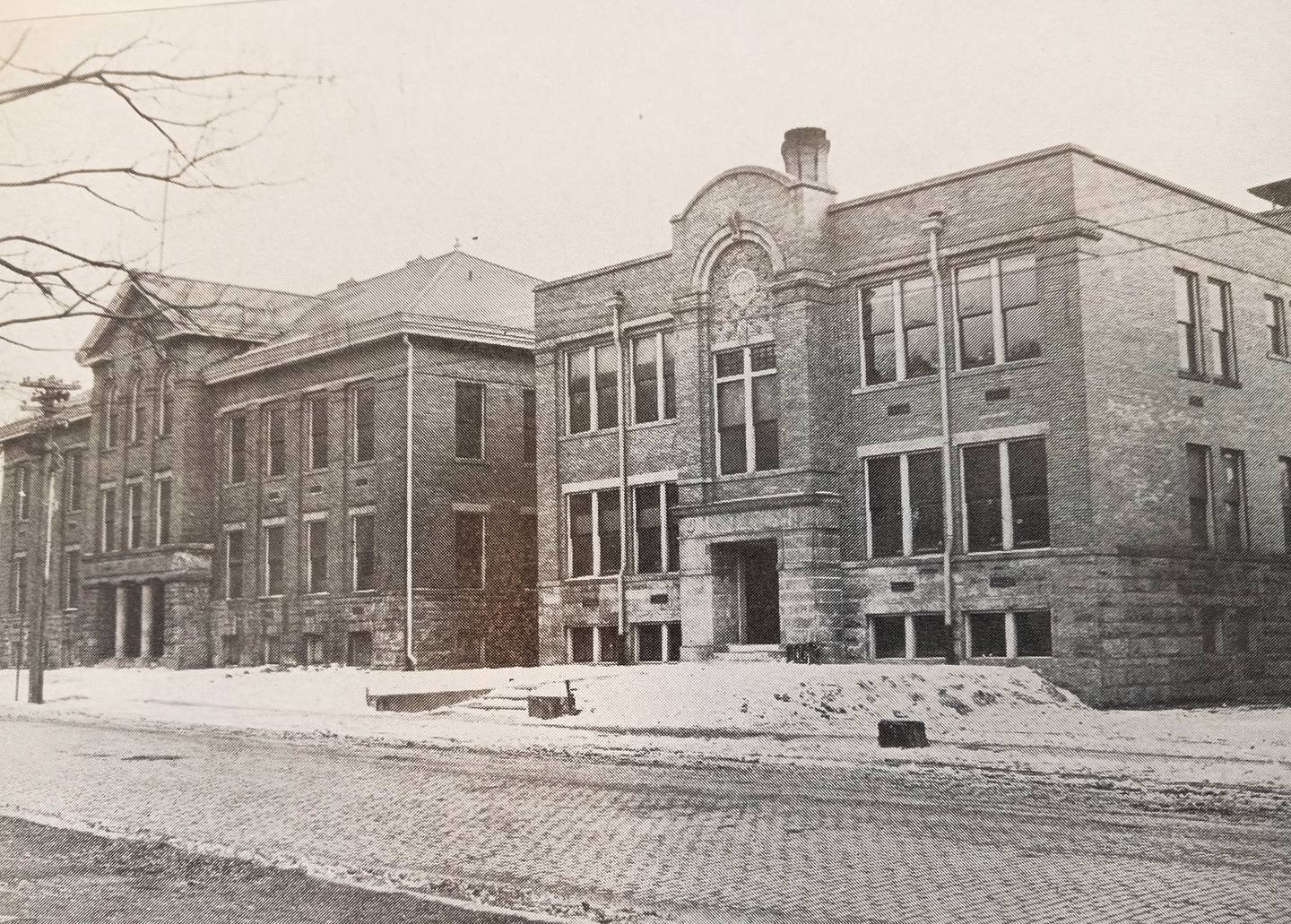 1902 Savanna High School building (left) with 1923 addition