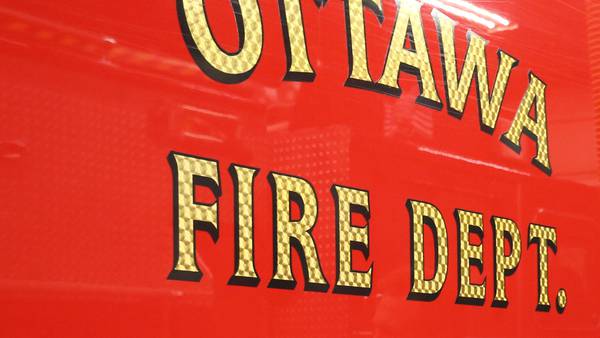 Ottawa firefighters rescue two from apartment fire