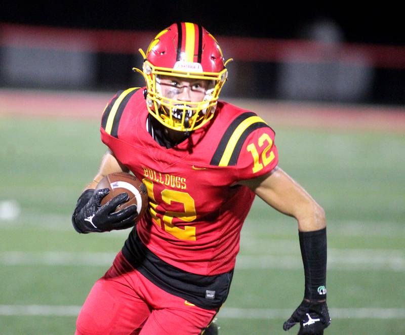 Batavia’s Luke Alwin runs the ball during the season-opener against Phillips in Batavia on Friday, Aug. 25, 2023.