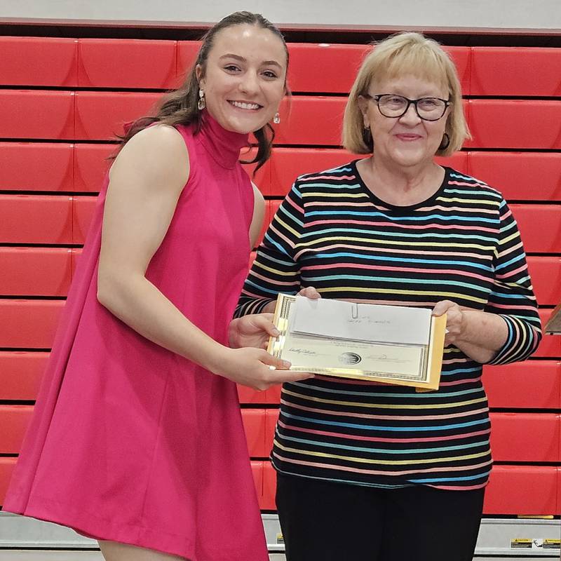 Linda Over presents the Streator Leading Ladies award to Lanee Lucas.