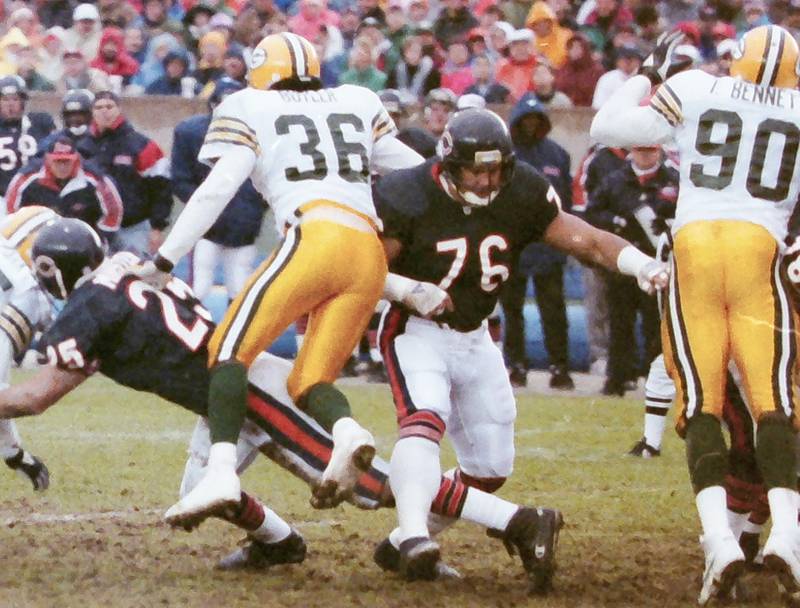 Chicago Bears defensive lineman Steve McMichael plays against the Green Bay Parkers in 1992.