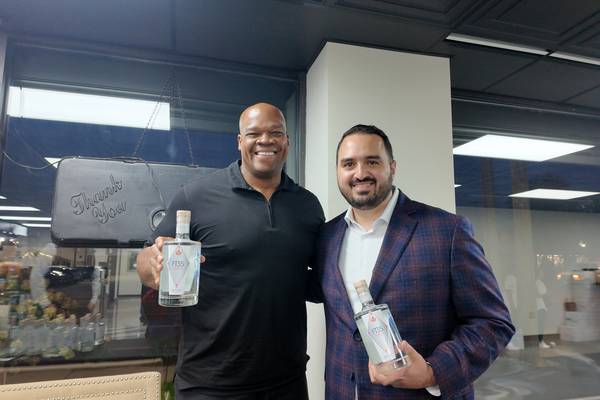 Hall of Famer Frank Thomas greets fans at Joliet cigar lounge grand opening 