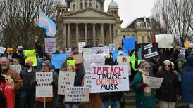 Protestors gather outside Illinois Capitol, call for Trump’s impeachment